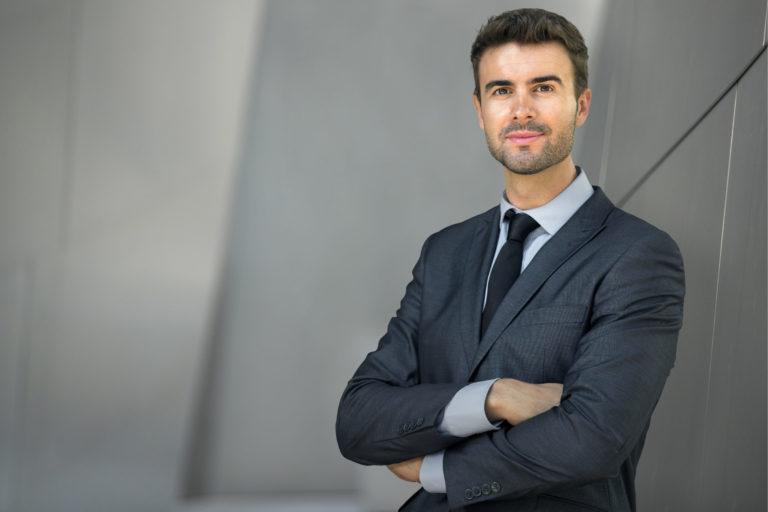 كيف تكون شخصية كاريزمية في مكان العمل