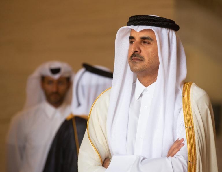 رسميا.. أمير قطر يتوجه إلى السعودية لحضور القمة الخليجية