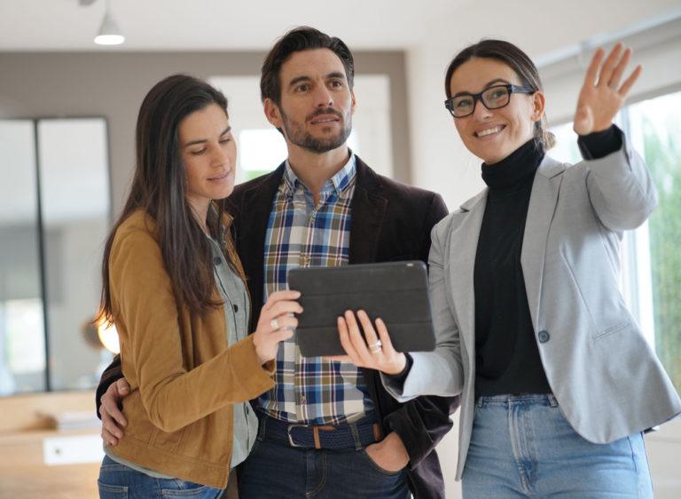 Sales agent with clients