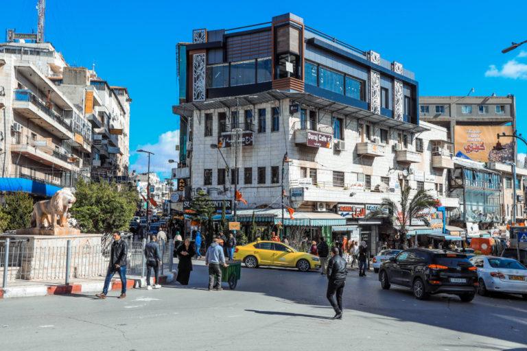 New electronic bank services in Palestine