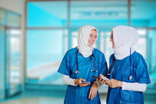nurse talking with her coworker- fasting nurse during Ramadan