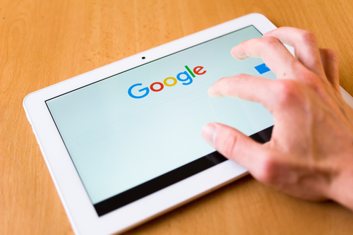 استخدم جوجل لمراجعة حسابات الشخص على وسائل التواصل الاجتماعي-مسؤولي التوظيف الوهميين! 6 طرق لاكتشافهم على الإنترنت