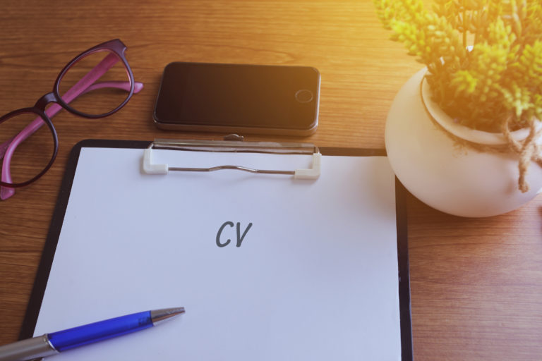 كيف تكتب سيرة ذاتية دون أخطاء في دقائق؟د.جوب