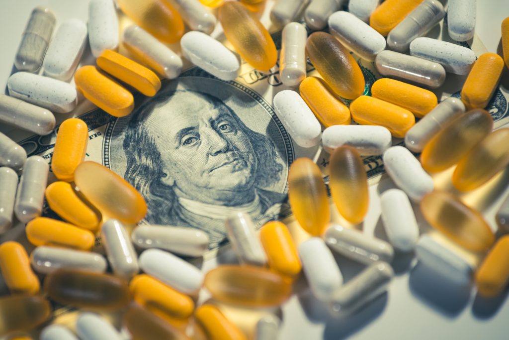 How much is the salary of pharmaceutical professionals in Egypt