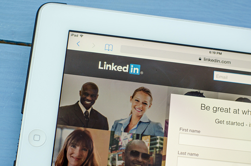 How to Pick the Perfect LinkedIn Profile Photo 