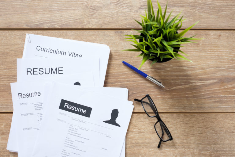 السيرة الذاتية المطولة (CV) والسيرة الذاتية المختصرة (Resume) مترادفان للوثيقة نفسها أم لا؟-د.جوب